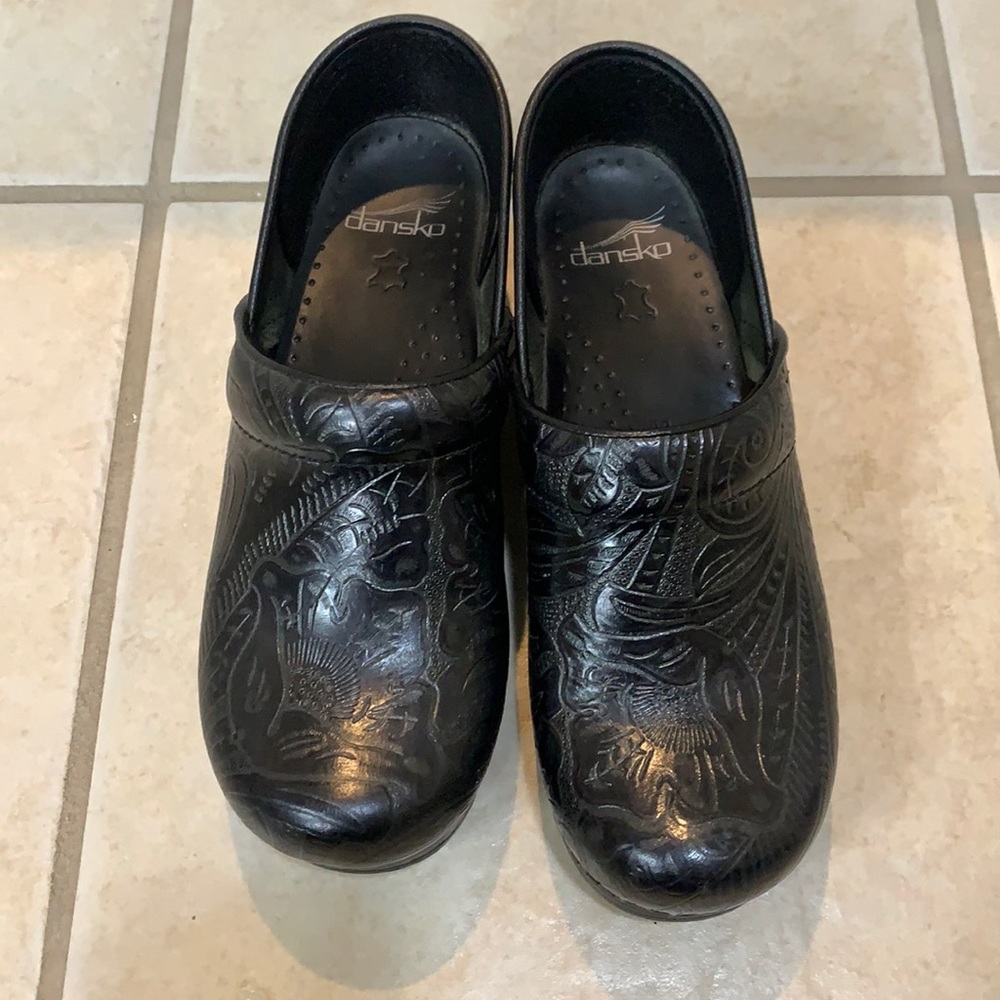 Women’s dansko clogs